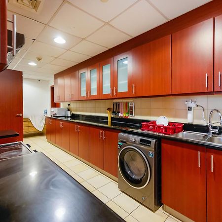 Lunar Cozy Hostel - Jbr Dubai Eksteriør bilde